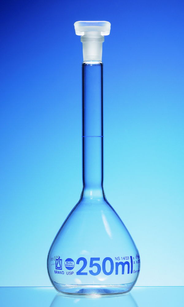 Volumetric flasks, boro 3.3, class A, blue graduations, with PP stopper, incl. USP batch certificate Volumetric flasks, boro 3.3, class A, blue graduations, with PP stopper, incl. USP batch certificate